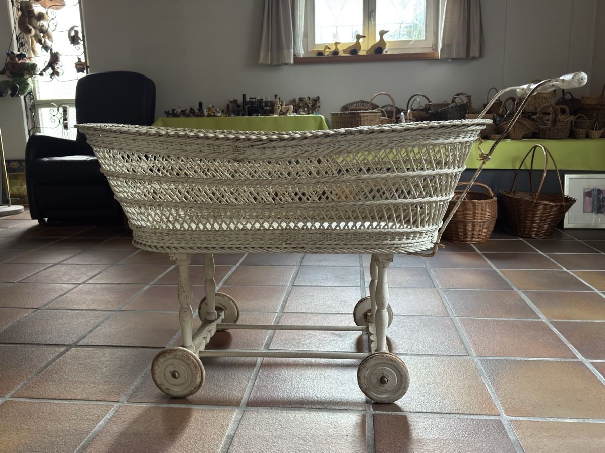 Berceaux: Antiker Stubenwagen – D'occasion à Hombrechtikon par Froeschli9 1