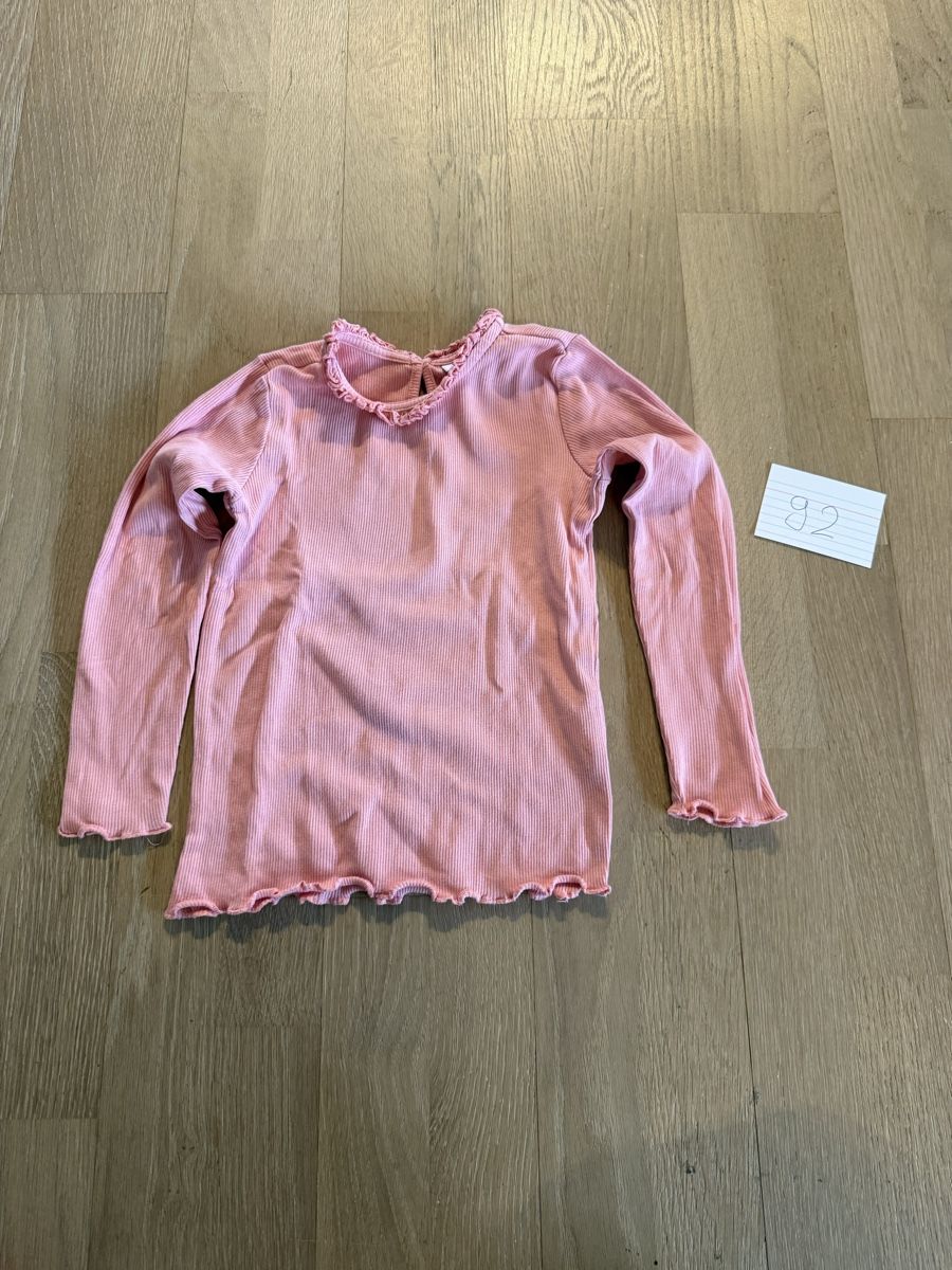 Maglioni & Felpe: Süsses Mädchen Langarmshirt Gr. 92 rosa – Usato da Winkel venduto da zucchetti