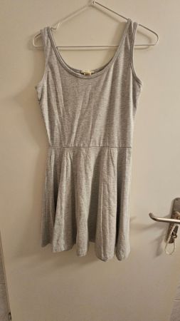 Graues Kleid von H&M Grösse 158/164