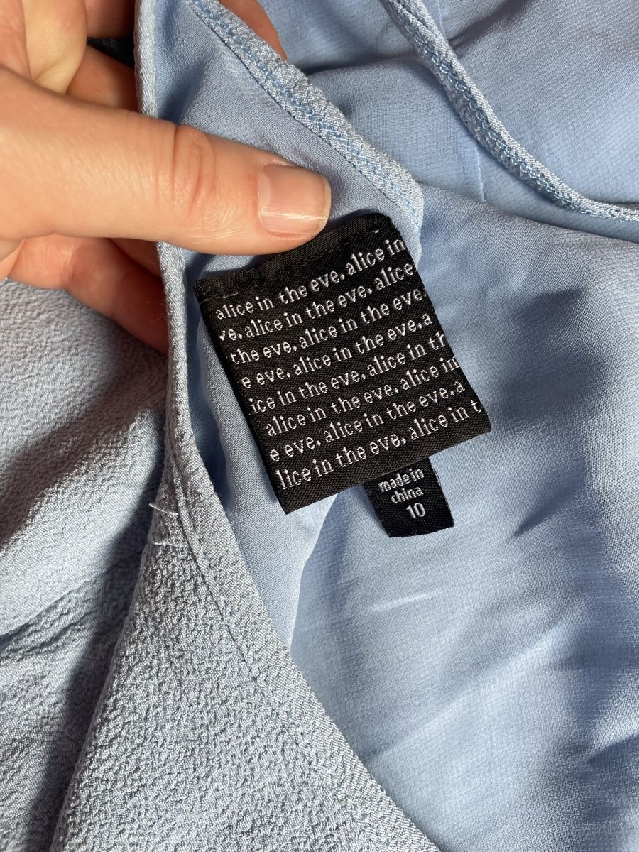 Top: Hellblaues Top mit offenem Rückenausschnitt, onesize – Nuovo (secondo la descrizione) da Zürich venduto da Carlajimena 2