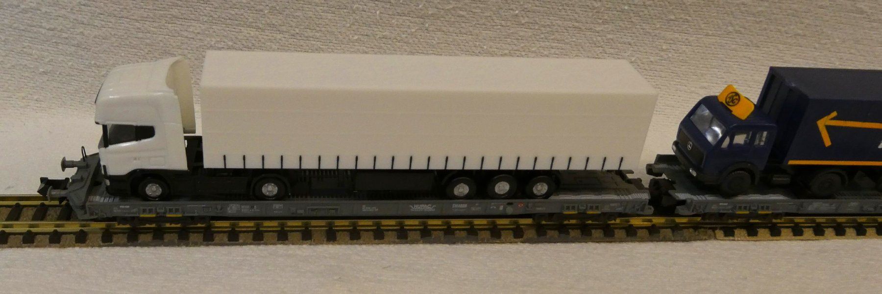Fleischmann Trains électriques: 4 Stk Rola Fleischmann Wagen mit LKW – Neuf avec emballage d'origine à Rupperswil par Ropi03 1