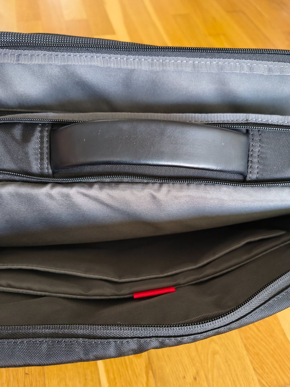 Lenovo Borse: Tasche Lenovo ThinkPad Professional bis 39cm 15,6 neu – Nuovo (secondo la descrizione) da Dierikon venduto da Astsage 4