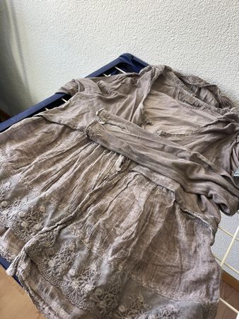 Damen Bluse Nile taupe mit Kapuze und Spitze Grösse L