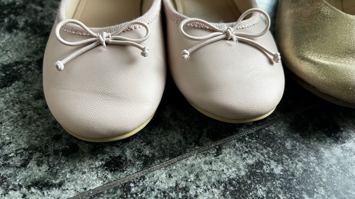 H&M Schuhe für Mädchen: 2 H&M Ballerinas Gr 28 – Gebraucht aus Zollikerberg von Huglina 1