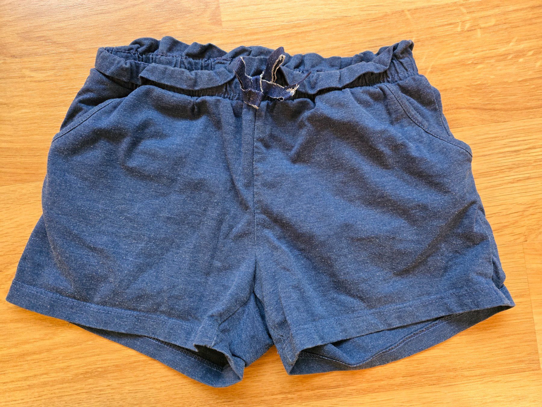 Pantaloni: Shorts / Kurze Hose Gr. 110 / 116 – Usato da Büttikon AG venduto da Amineah