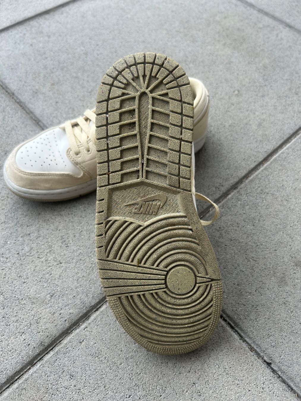 Nike Damenschuhe: Une paire de basket Nike Air Jordan – Gebraucht aus Courrendlin von loko2910 3