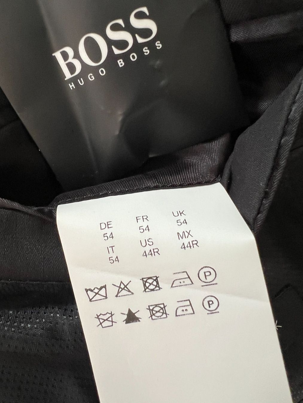 Hugo Boss Completi: HUGO BOSS Smoking-Sakko 54 + Hemd + Fliege – Usato da Wallisellen venduto da Val1990 9