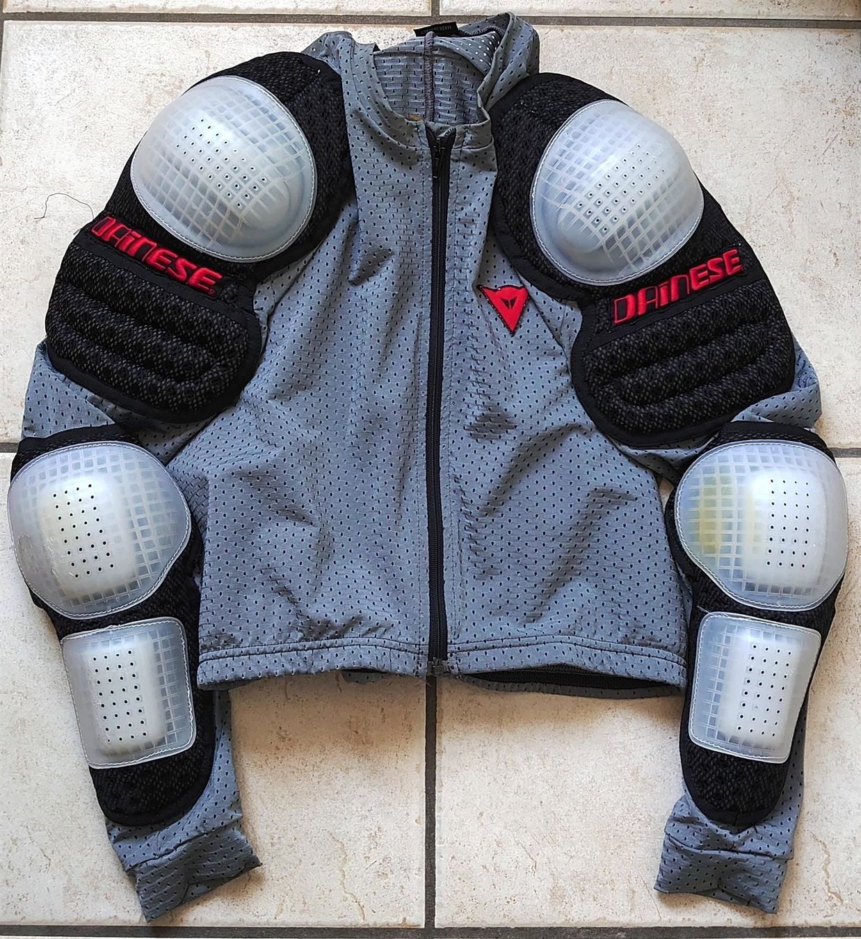 Dainese Protezioni & Imbottiture: Dainese - Schutzjacke – Usato da Biel/Bienne venduto da TheShop4U