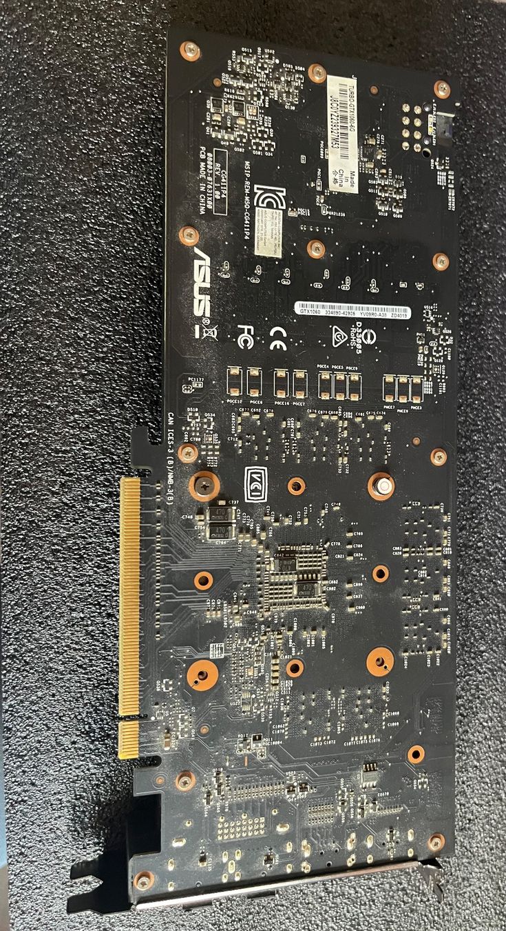 Asus Schede grafiche: ASUS NVIDIA GeForce GTX 1060 6 GB – Usato da Genève venduto da adr_w9wv 1