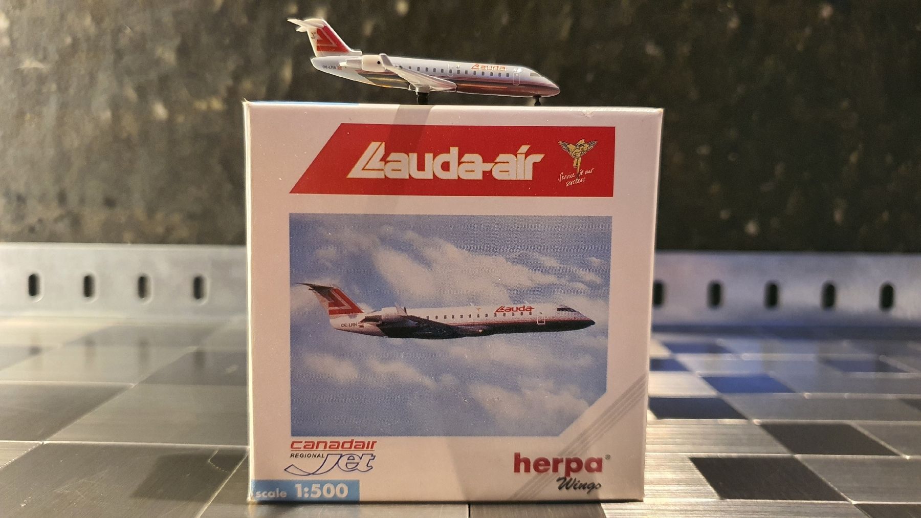 Herpa Kit di modellismo & Modellini statici: HERPA LAUDA-AIR CANADAIR JET 1:500 – Usato da Männedorf venduto da Modellbau-wyss 1