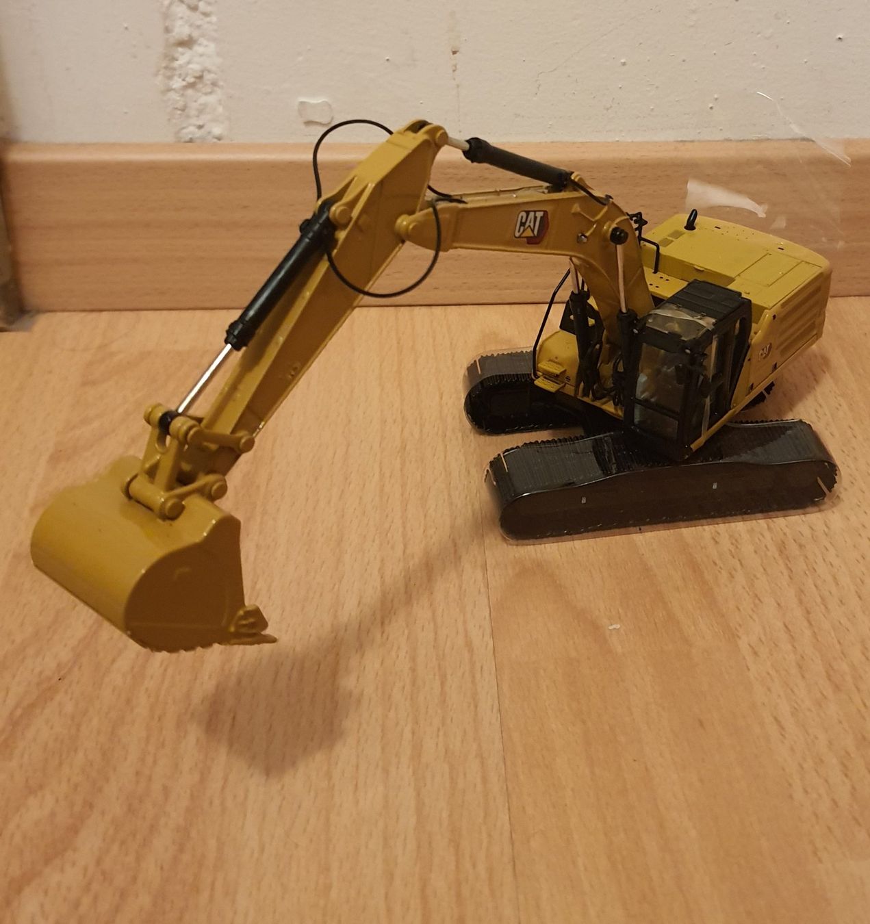 Caterpillar Kit di modellismo & Modellini statici: originalverpackter Caterpillar 1:50 Modell Hydraulik-Bagger – Nuovo e nell'imballaggio originale da Seon venduto da Brasilfan 9