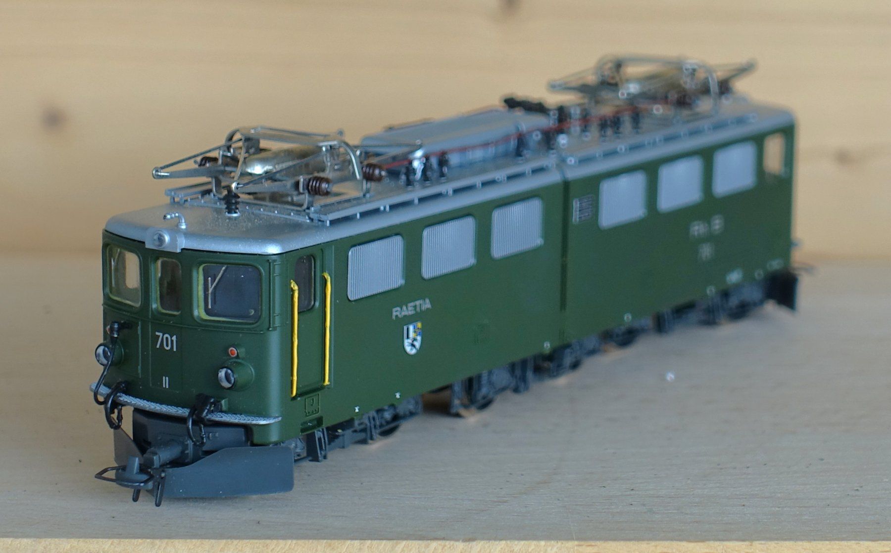 Bemo Modellini di ferrovie: RhB Ge 6/6 II 701 'Rhäthia'. Bemo Art. 1254.112. DC – Usato da Horw venduto da SwissSteamMemories 3