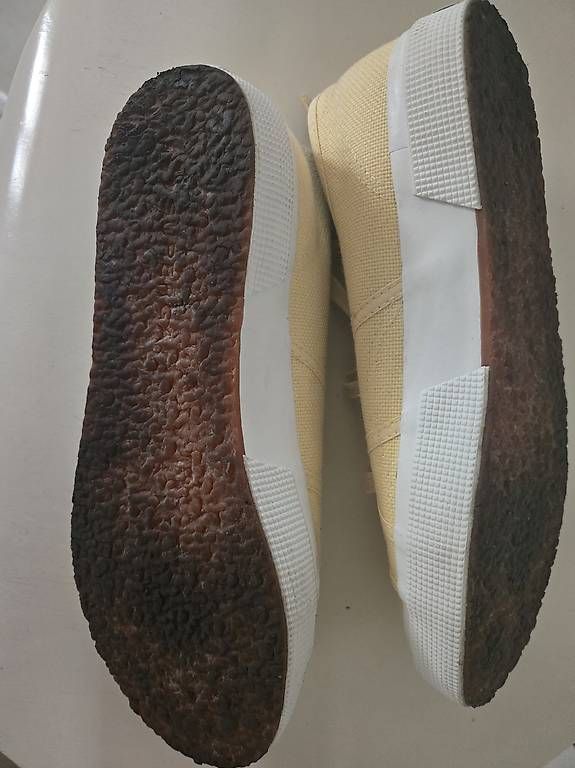 Damenschuhe: Superga Sneaker in vanille – Gebraucht aus Pratteln von P.Mohler 2