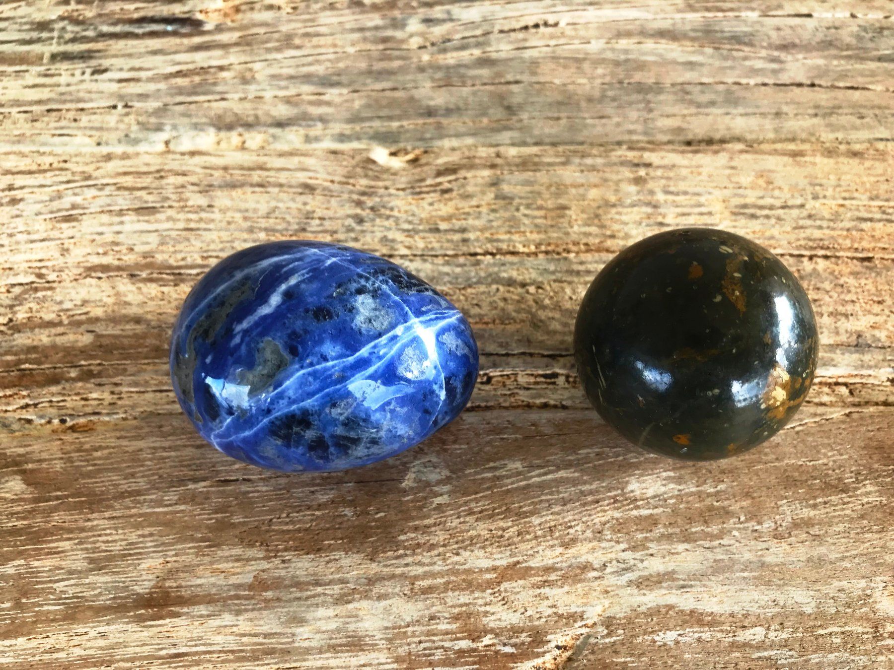 Mineralien & Heilsteine: Steinei und Steinkugel Blauer Stein & Grün – Gebraucht aus Arisdorf von Liquidus 1