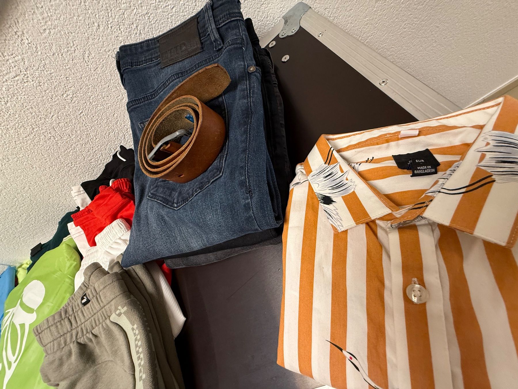 Ensembles coordonnés: Kleiderpaket Grösse M, 16-teilig – D'occasion à Triesen par mal_97wr 3