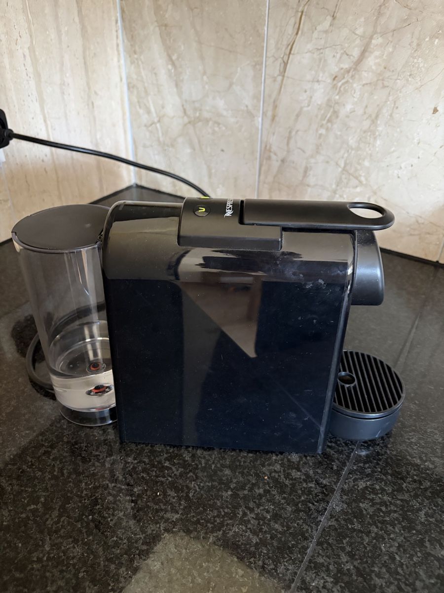 Nespresso Machines à café & Machines à expresso: Nespresso Magimix Coffee Machine Black Good Condition – D'occasion à Regensdorf par WetTowel42 2