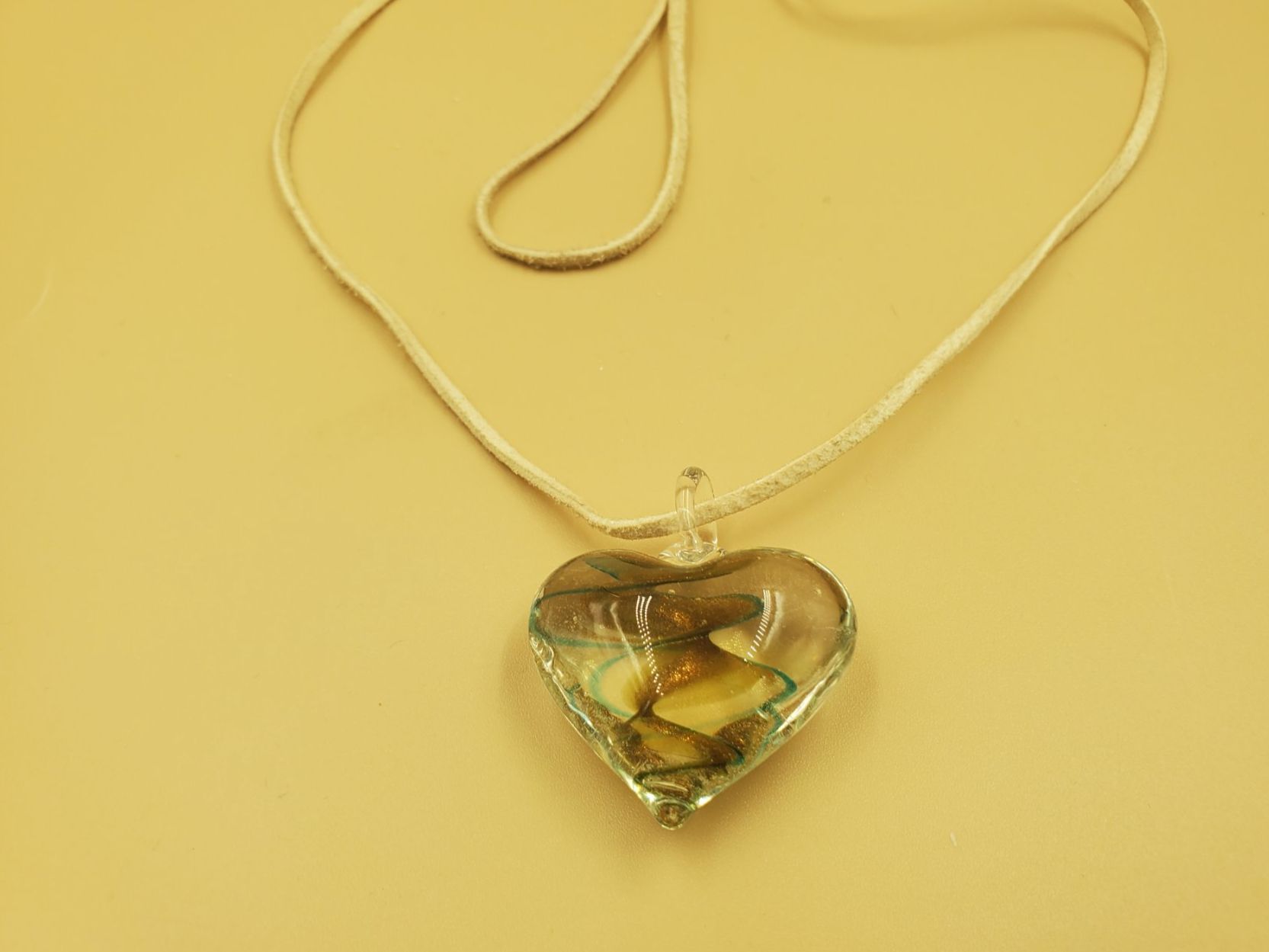 Catenine: Collier pendentif cœur transparent – Usato da Rennaz venduto da La_malle_du_dauphin