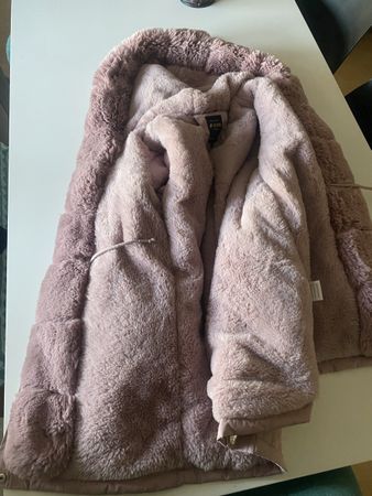 Warme Winterjacke mit Kapuze & Fell, Grösse M Top Zustand