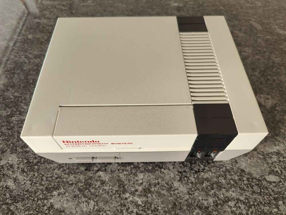 Nintendo NES NESE-001 inkl. zwei Controller und Zubehör (Gebraucht) in ...