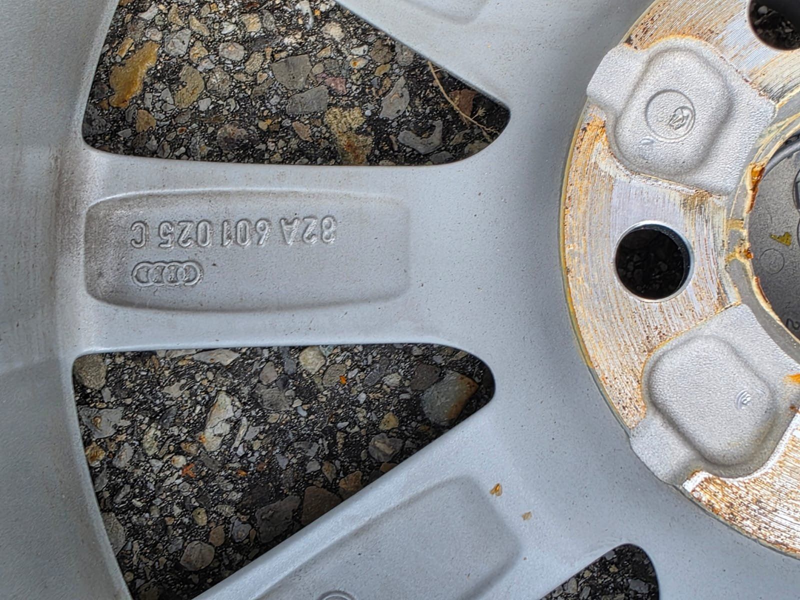 Bridgestone Pneus & Kompletträder: 4 Roues hiver complètes Bridgestone Blizzak – Gebraucht aus Chézard-St-Martin von Birdie_1234 7