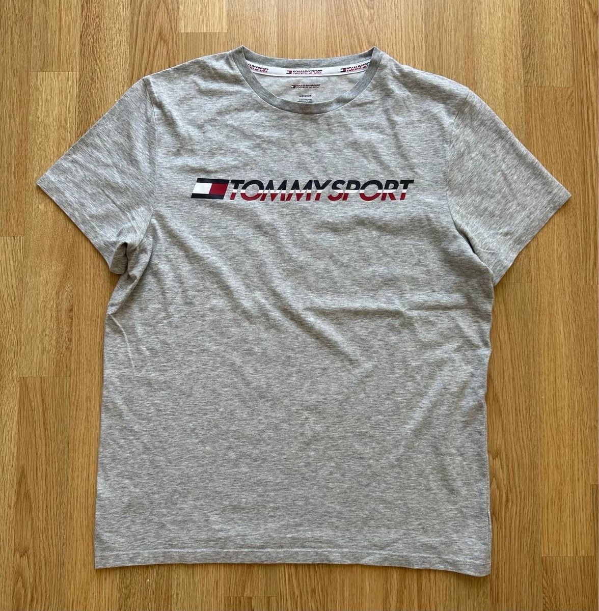 Tommy Hilfiger T-shirt: Tommy Hilfiger T-shirt  – Usato da Pfäffikon ZH venduto da Nataliia.