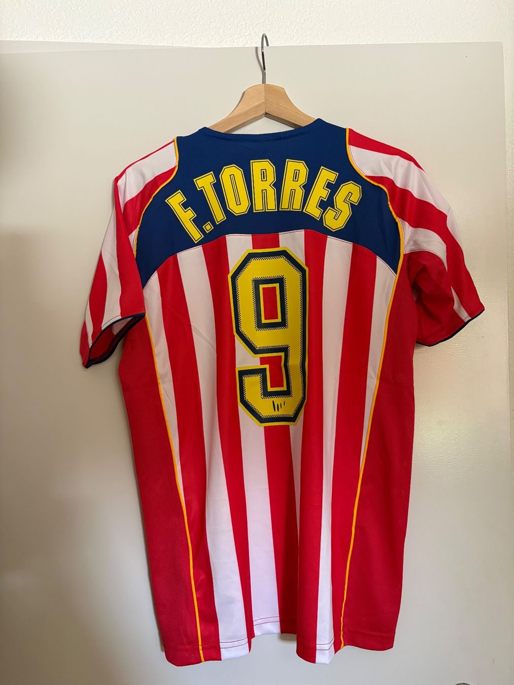 Leibchen & Hosen: Athletico madrid retro trikot – Gebraucht aus Ittigen von tobias.63 1