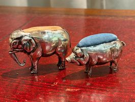 Zwei Nadelkissen Elefant und Schwein, Silber, England