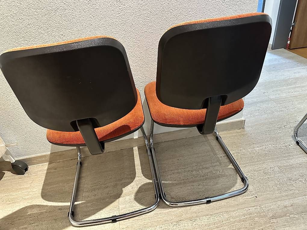 Sedie:     Gratis 4 orange Stühle – Usato da Küssnacht am Rigi venduto da mis_skz5 2