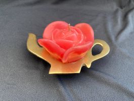Bougeoir vintage en laiton en forme de théière, bougie rose