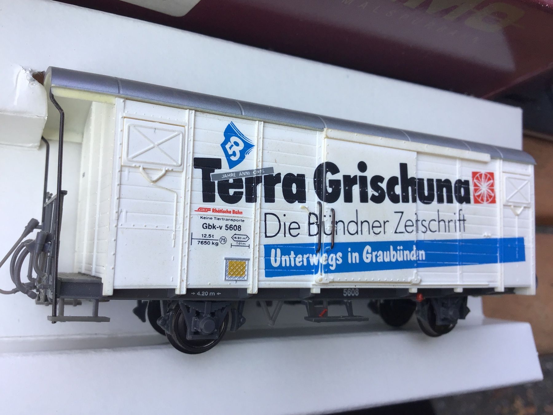 Bemo Modelleisenbahnen: BEMO H0e Güterwagen "Terra Grischuna" – Gebraucht aus Männedorf von Modell-Spezialisten