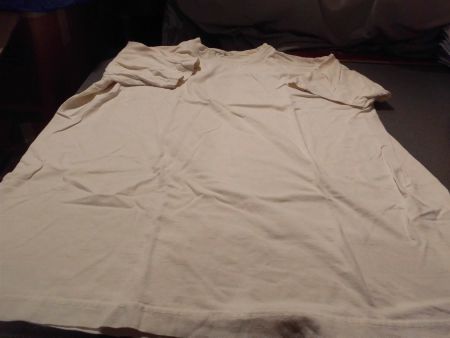 T-Shirt ca. Grösse M, eierschalenweiss