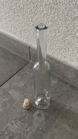 Glasflasche mit Zapfen und Schrumpffolienhaube