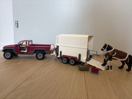 Schleich Horse Club Pick-up mit Pferdeanhänger