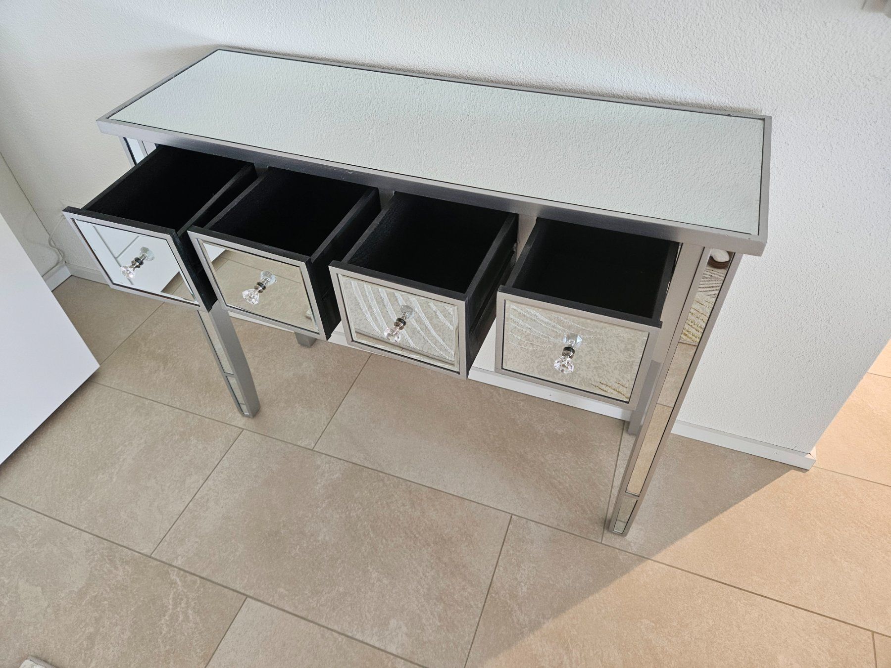 Commodes: Spiegel-Kommode mit 4 Schubladen – D'occasion à Adlikon b.Regensdorf par RENLAU 2
