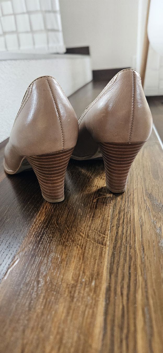 Clarks Scarpe da donna: Pumps Clarks in beige Gr. 3.5, oder 36 – Nuovo e nell'imballaggio originale da Belp venduto da swissmus01 2