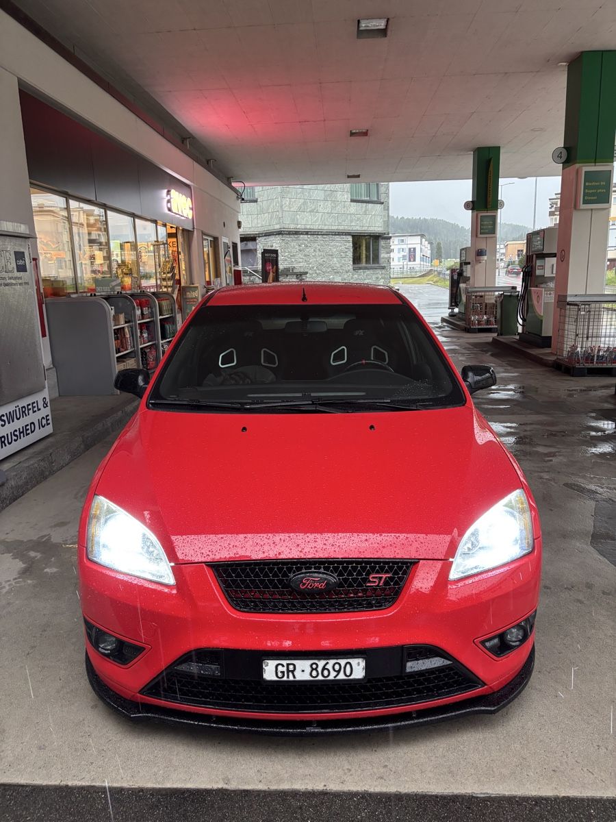 Ford Autos: Ford Focus ST Kombi – D'occasion à Champfèr par MangoMangi 1