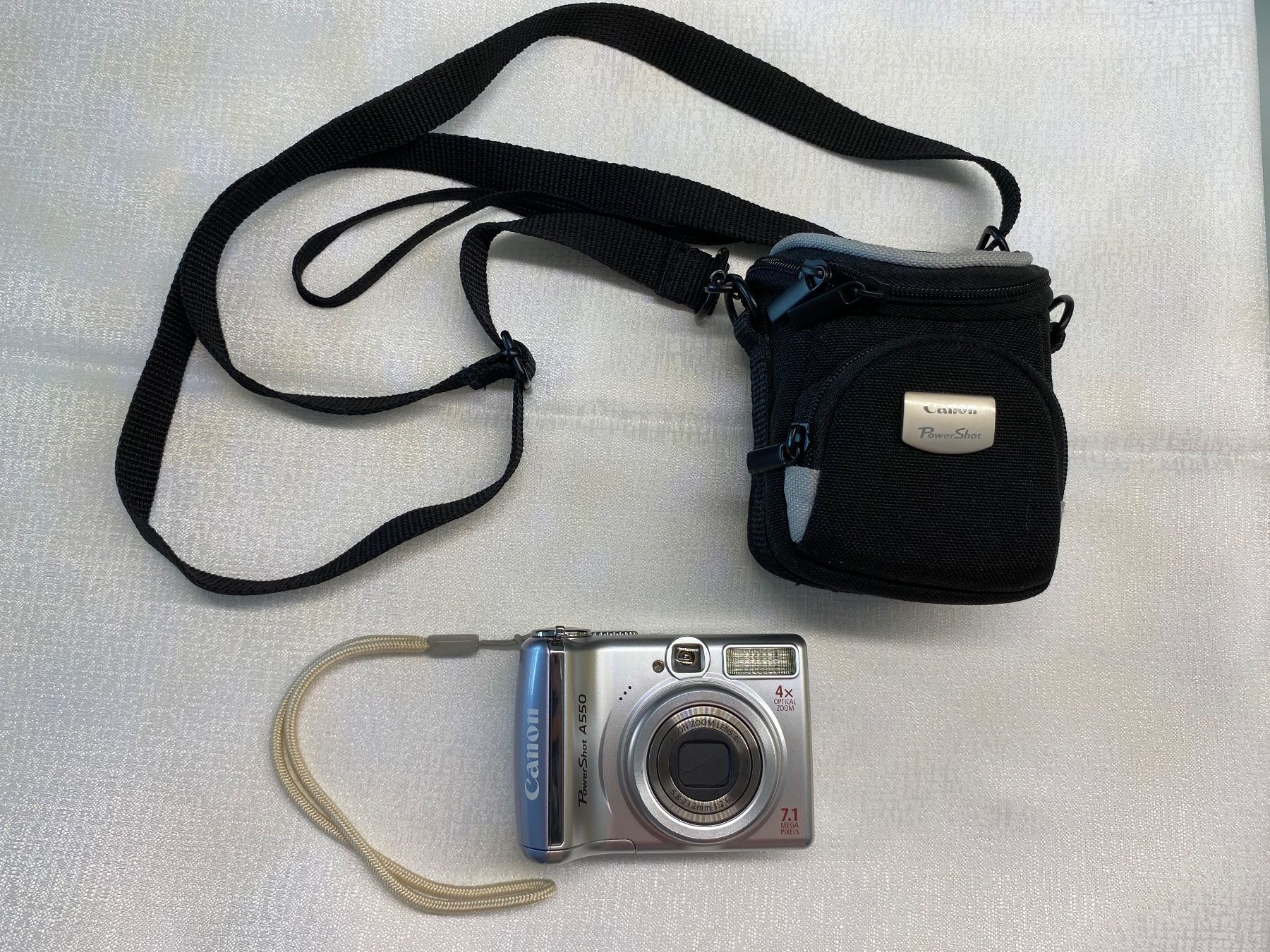 Canon Kamera: Canon PowerShot A550 Digitalkamera mit Tasche – Gebraucht aus Hausen AG von corinne_g