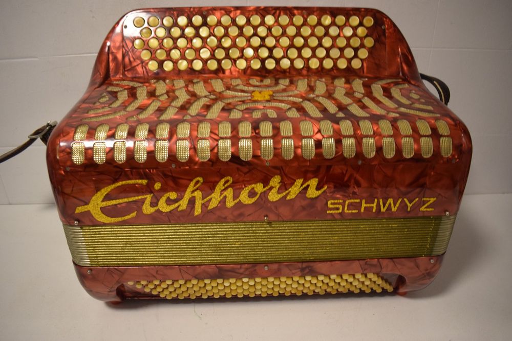 B-Griff Akkordeon Eichhorn Schwyz 4 Chörig (Gebraucht) in Zürich für ...