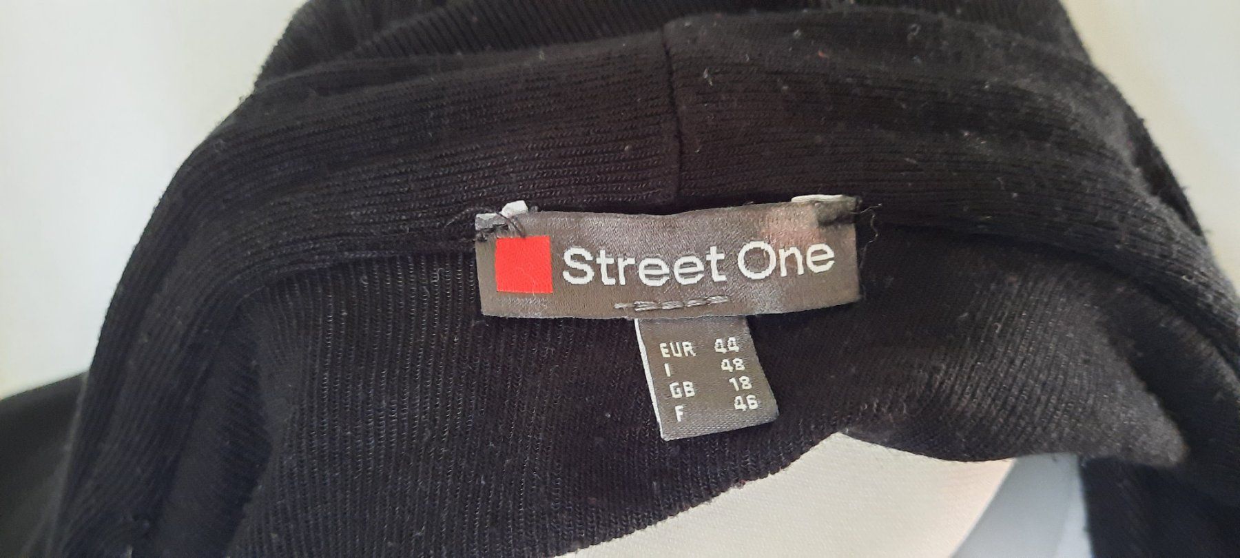 Giacche: ***STREET ONE*** Feinstrickjäckli schwarz Gr. 44 – Usato da Wädenswil venduto da H2H_Secondhandshop 4