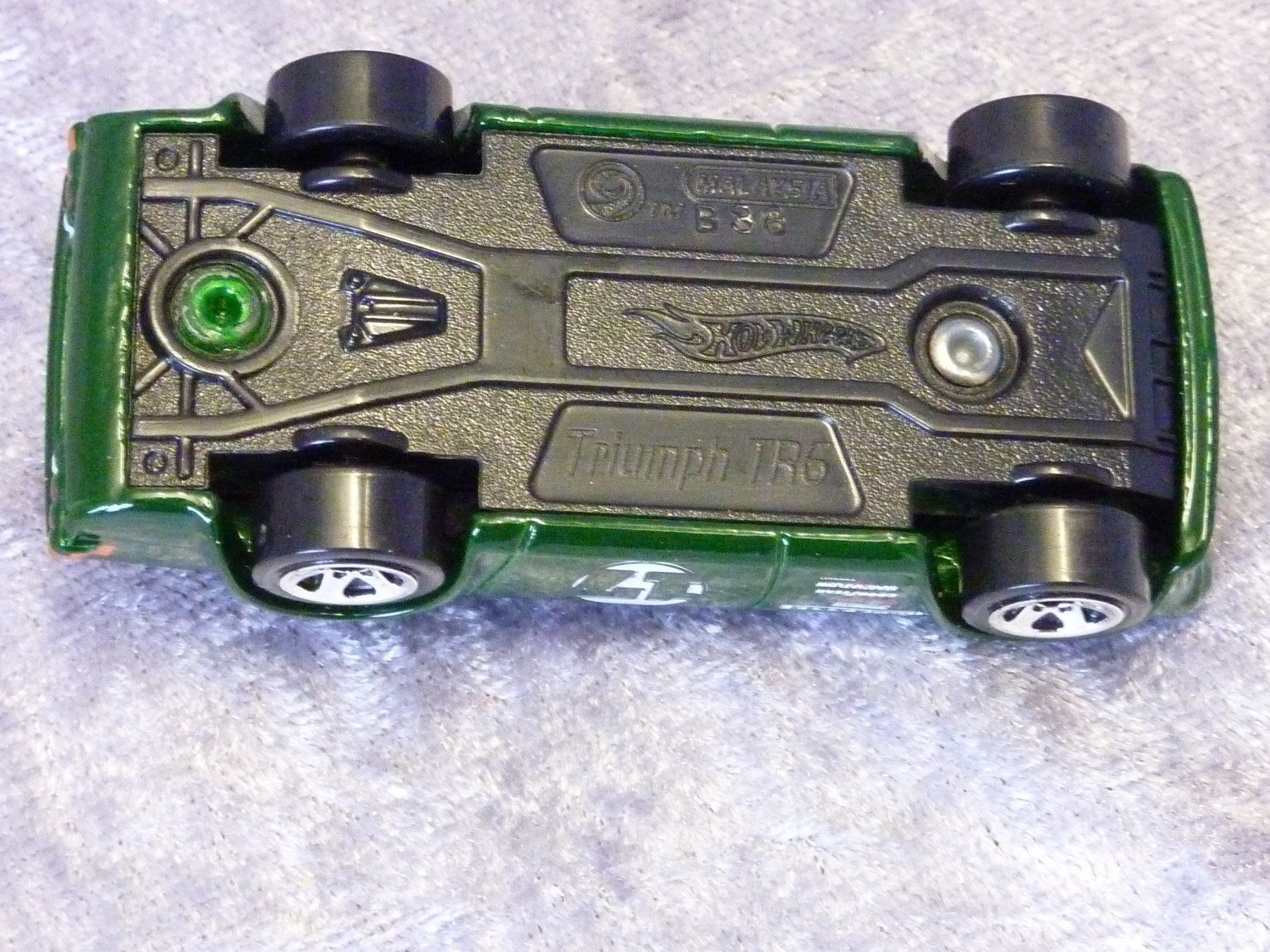 Hot Wheels Modellini d'auto: Truimph TR6 Racing 1:64 – Usato da Dürrenäsch venduto da modellautos4you 3