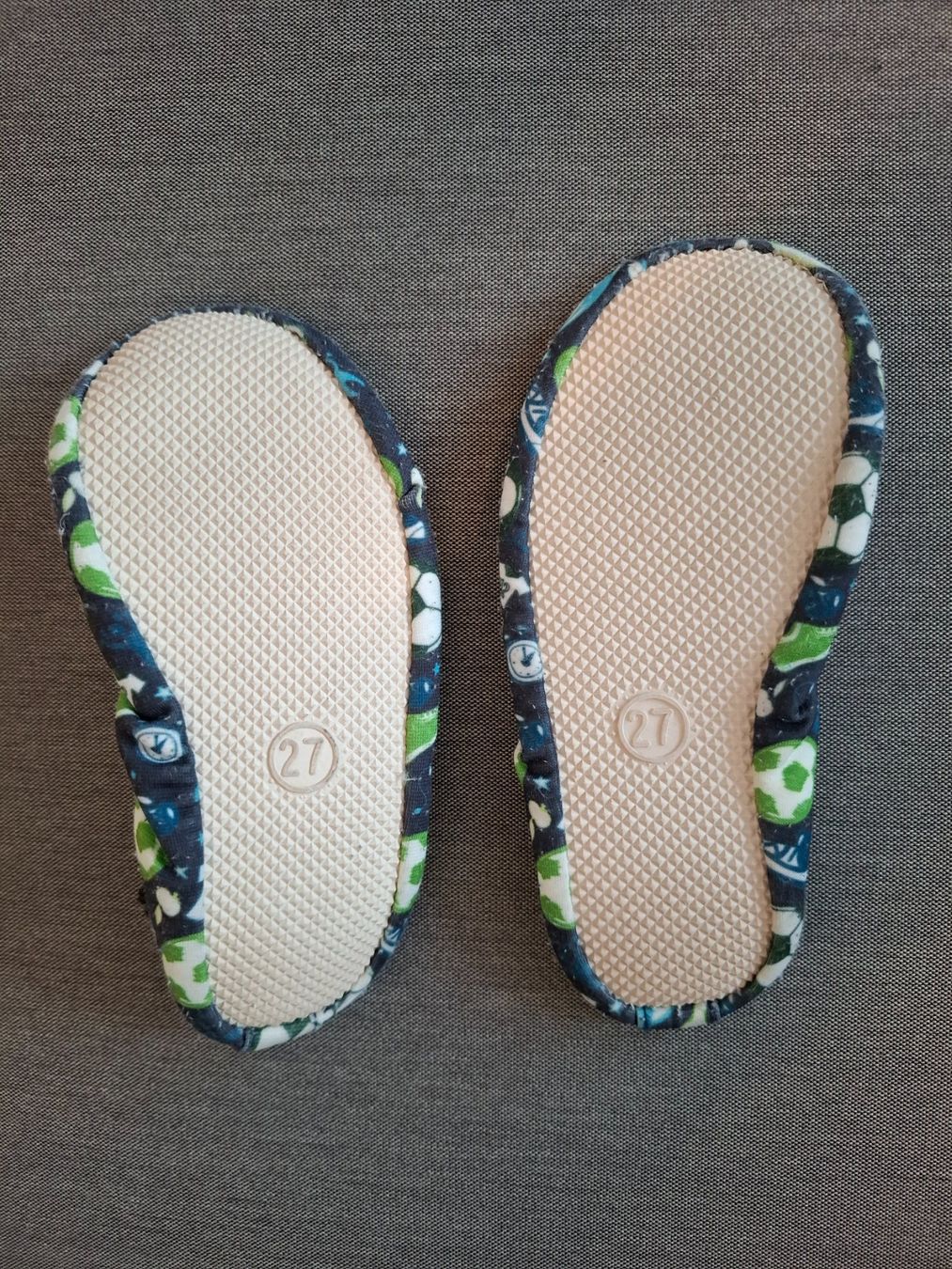 Scarpe per ragazzi: Turntäppli mit Fussball Gr. 27 – Usato da Mels venduto da Aloha86 1