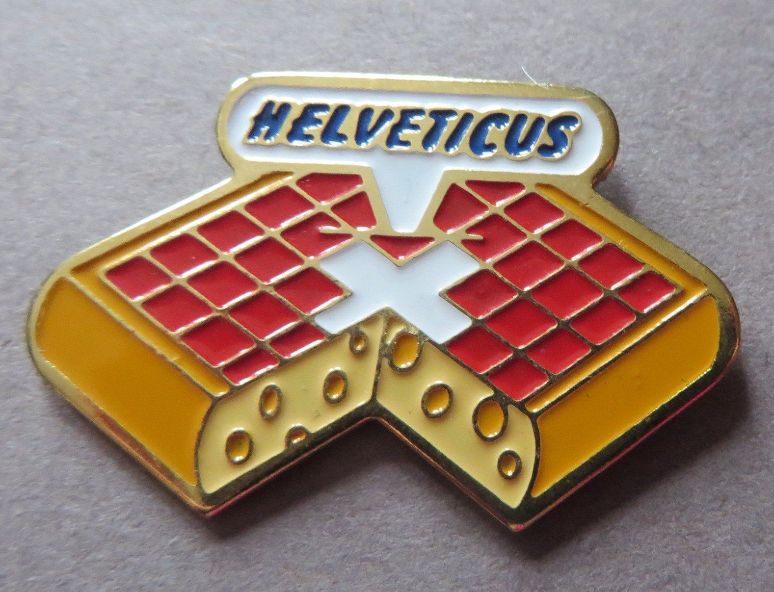 Placchette & Badge: PIN SCHWEIZ KASE HELVETICUS – Usato da Neuhausen venduto da luckimucki