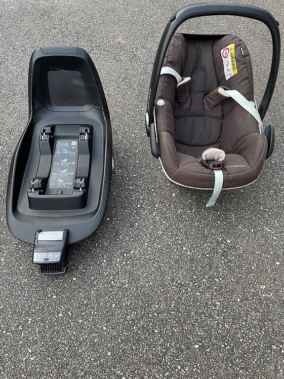 Seggiolini per auto: Maxi Cosi mit Station – Usato da Gunzgen venduto da bettina27 1