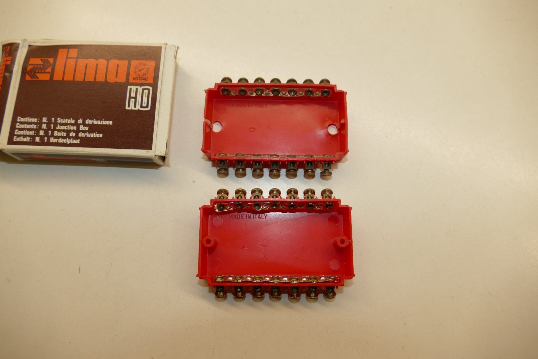 Lima Modellini di ferrovie: Lima H0: 2xJunction Box rot – Usato da Niederhasli venduto da rail-duerst 2