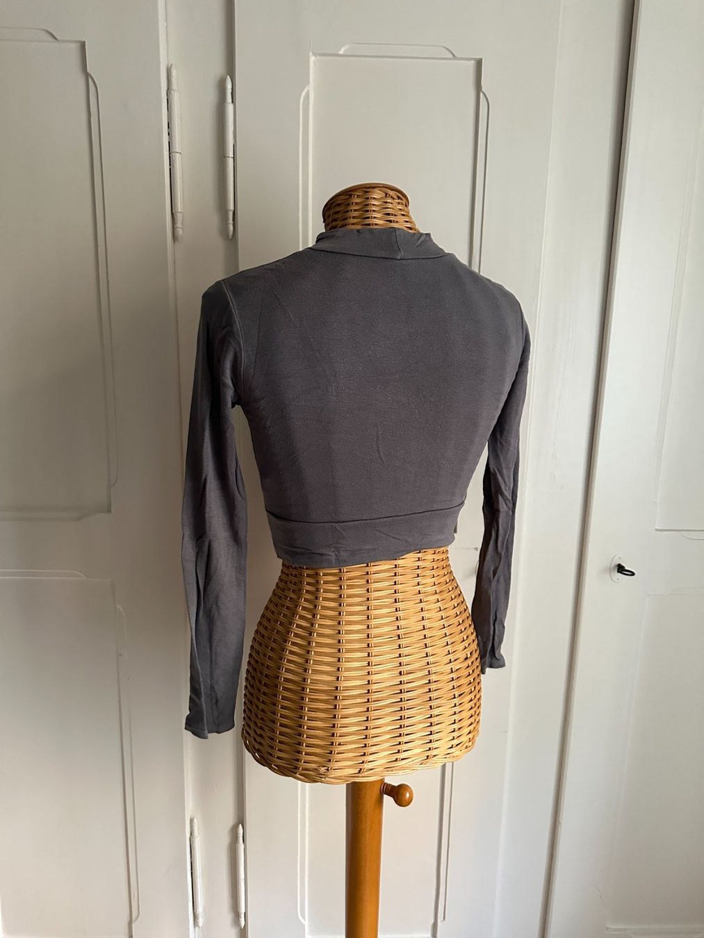 Topshop T-shirts: TOPSHOP - cropped Langarmshirt grau 34 – D'occasion à Zürich par Diazaio 2