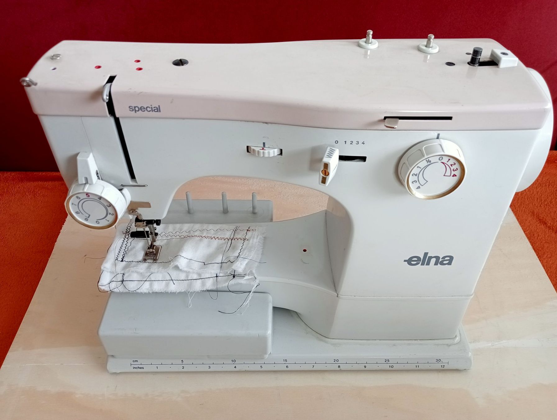 Elna Macchine da cucire: Elna Nähmaschine spezial – Usato da Grüningen venduto da Urtica 1