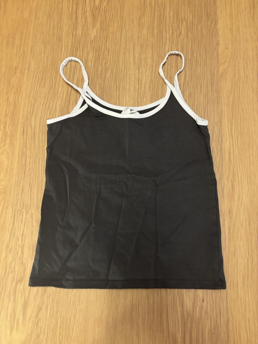 H&M T-shirt: H&M grey tank top – Nuovo (secondo la descrizione) da Lavigny venduto da bea_26wd 1