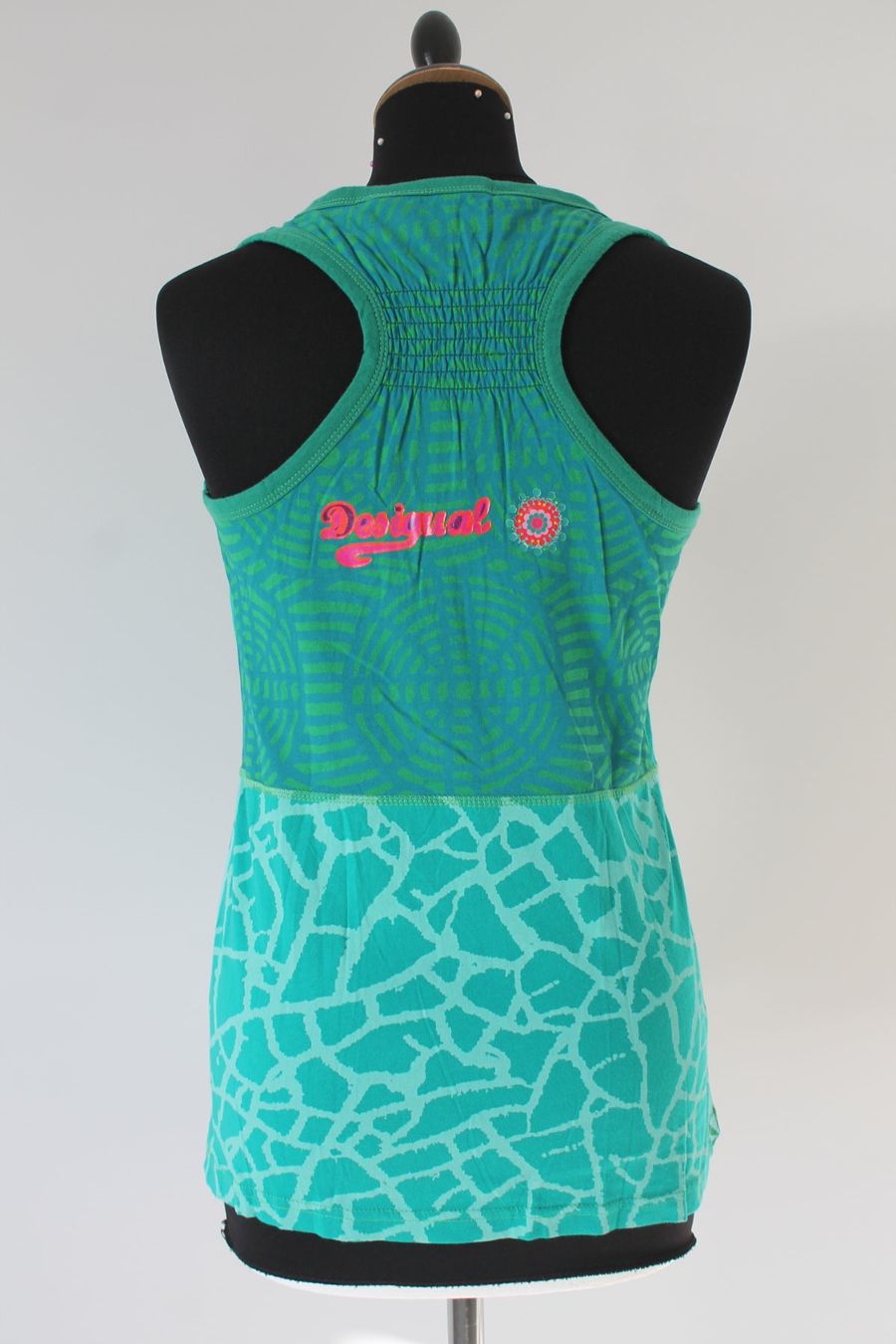 Desigual Top: Top DESIGUAL taille M – Usato da Chez-le-Bart venduto da jasse 1