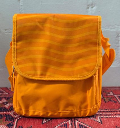 Orange Kühltasche, ideal für Picknick im Sommer!