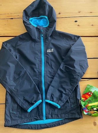Jack Wolfskin Regenjacke Jacke 134/140 +gratis Schlauchschal
